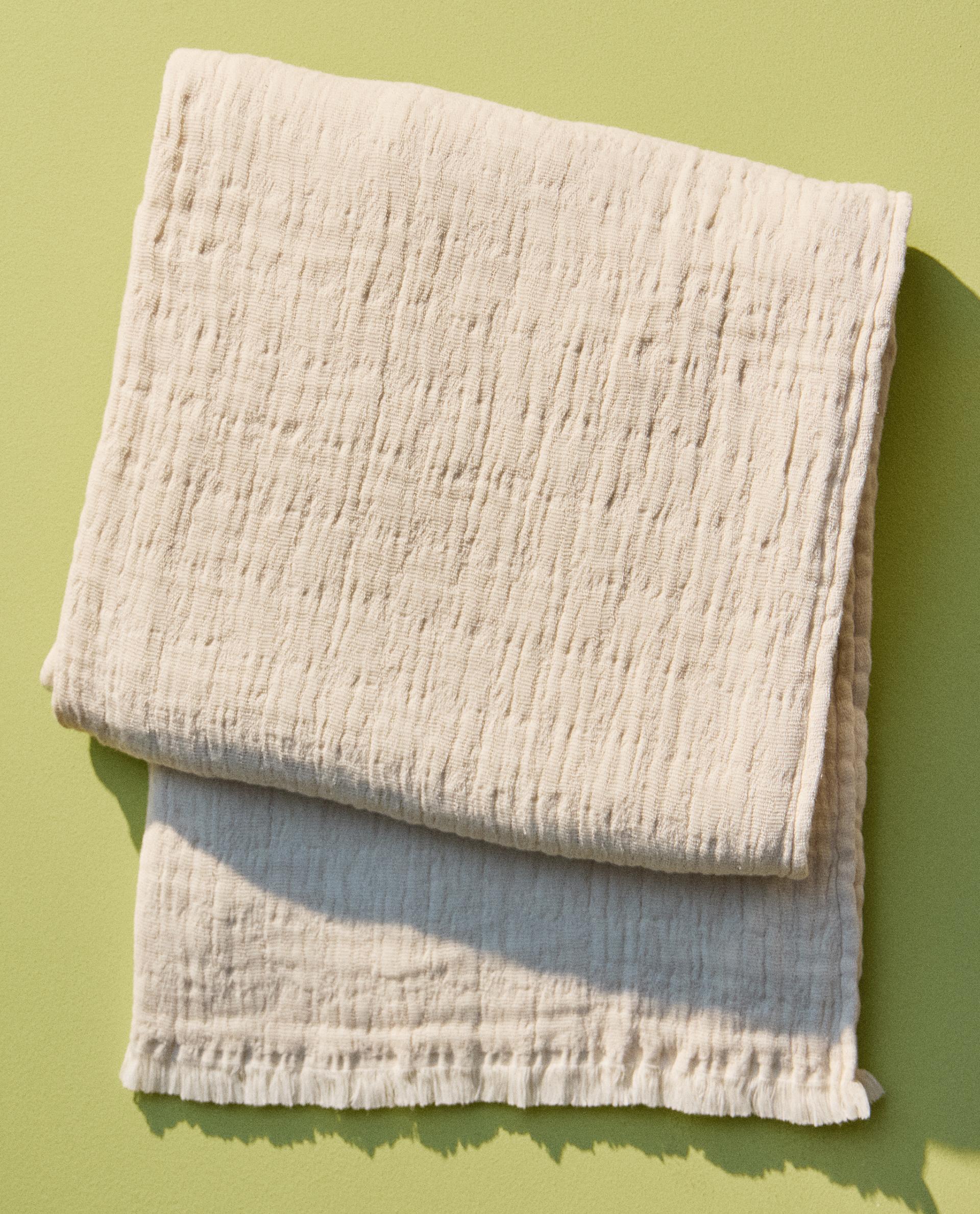 TEXTURED JACQUARD THROW product thumbnail 9