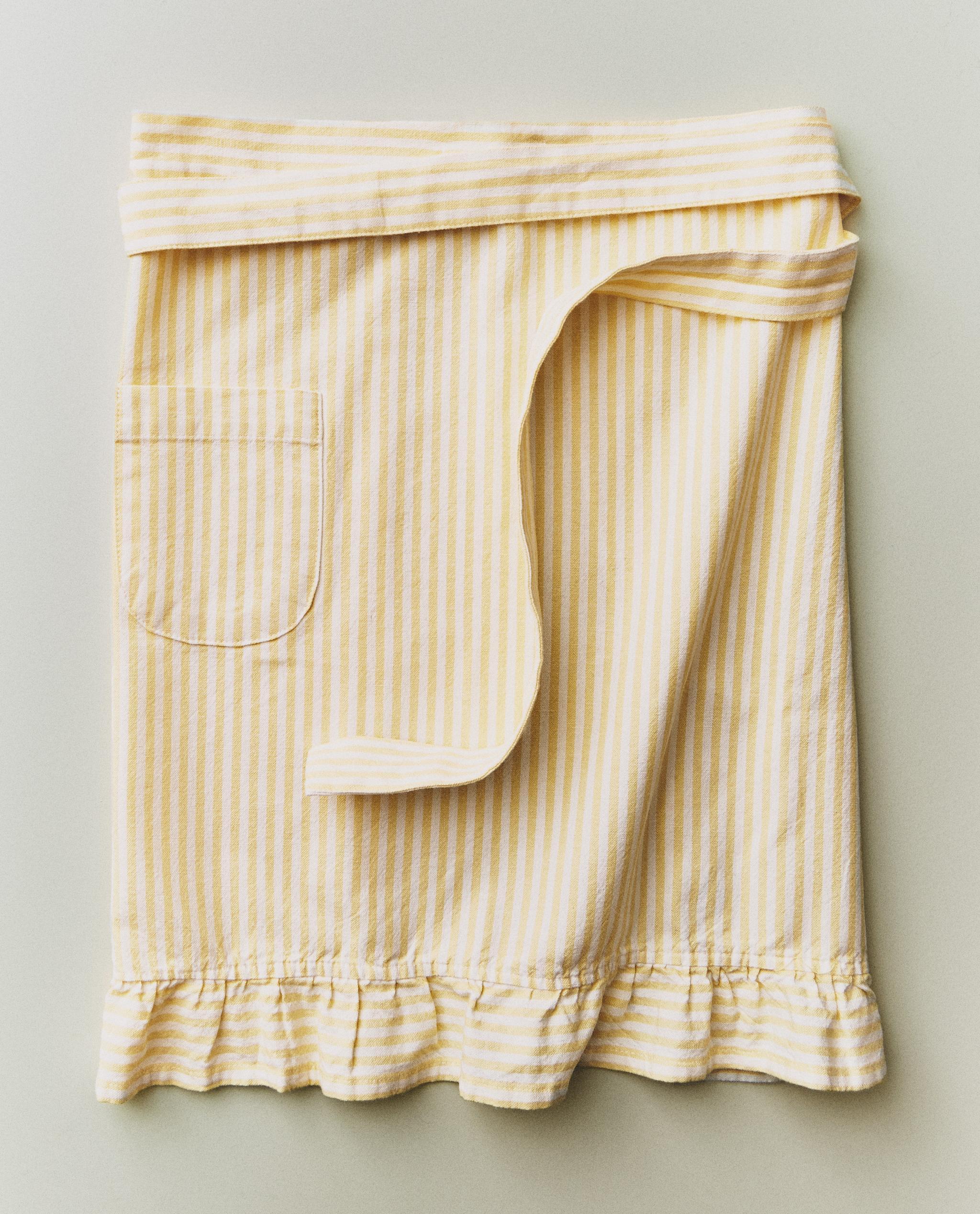 STRIPED APRON WITH RUFFLE TRIM product thumbnail 8