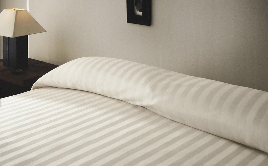 STRIPED SATEEN DUVET COVER (500 THREAD COUNT) STRIPED SATEEN DUVET COVER (500 THREAD COUNT)