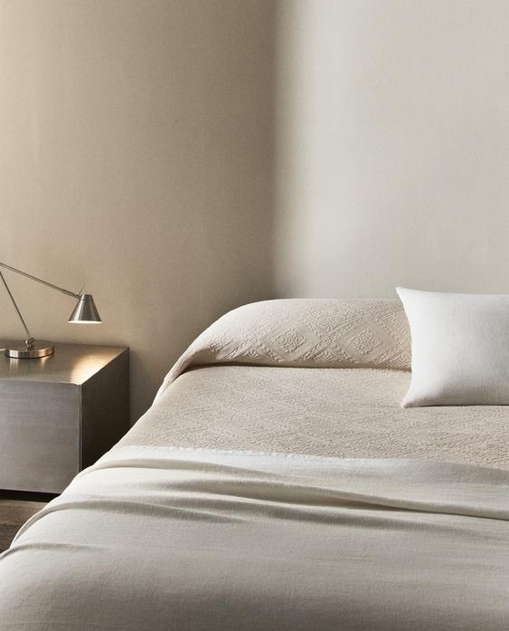 شرشف قطن بتصميم هندسي