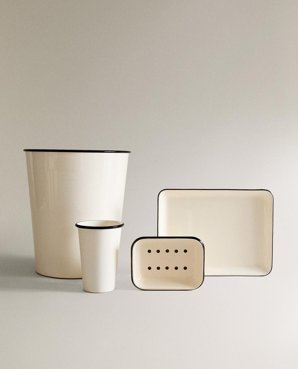 ENAMELLED BATHROOM SET WITH CONTRAST STRIPE