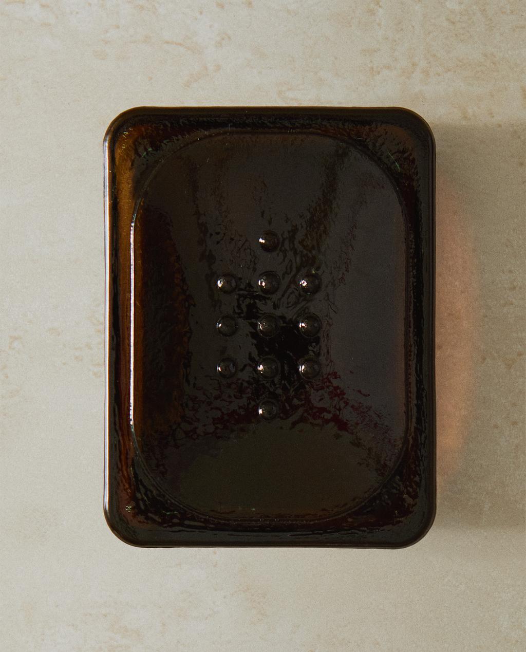 صحن صابون للحمام زجاج داكن