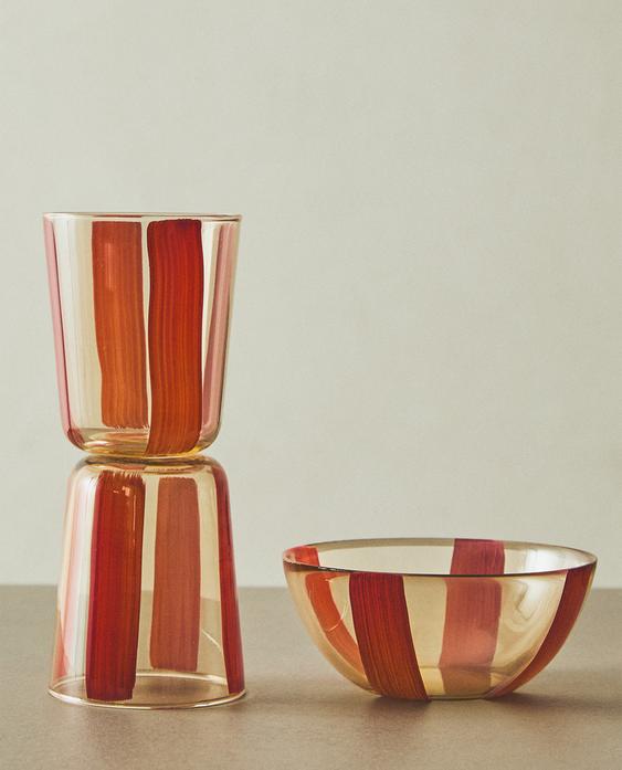 СКЛЯНИЙ ПОСУД У КОЛЬОРОВУ СМУЖКУ