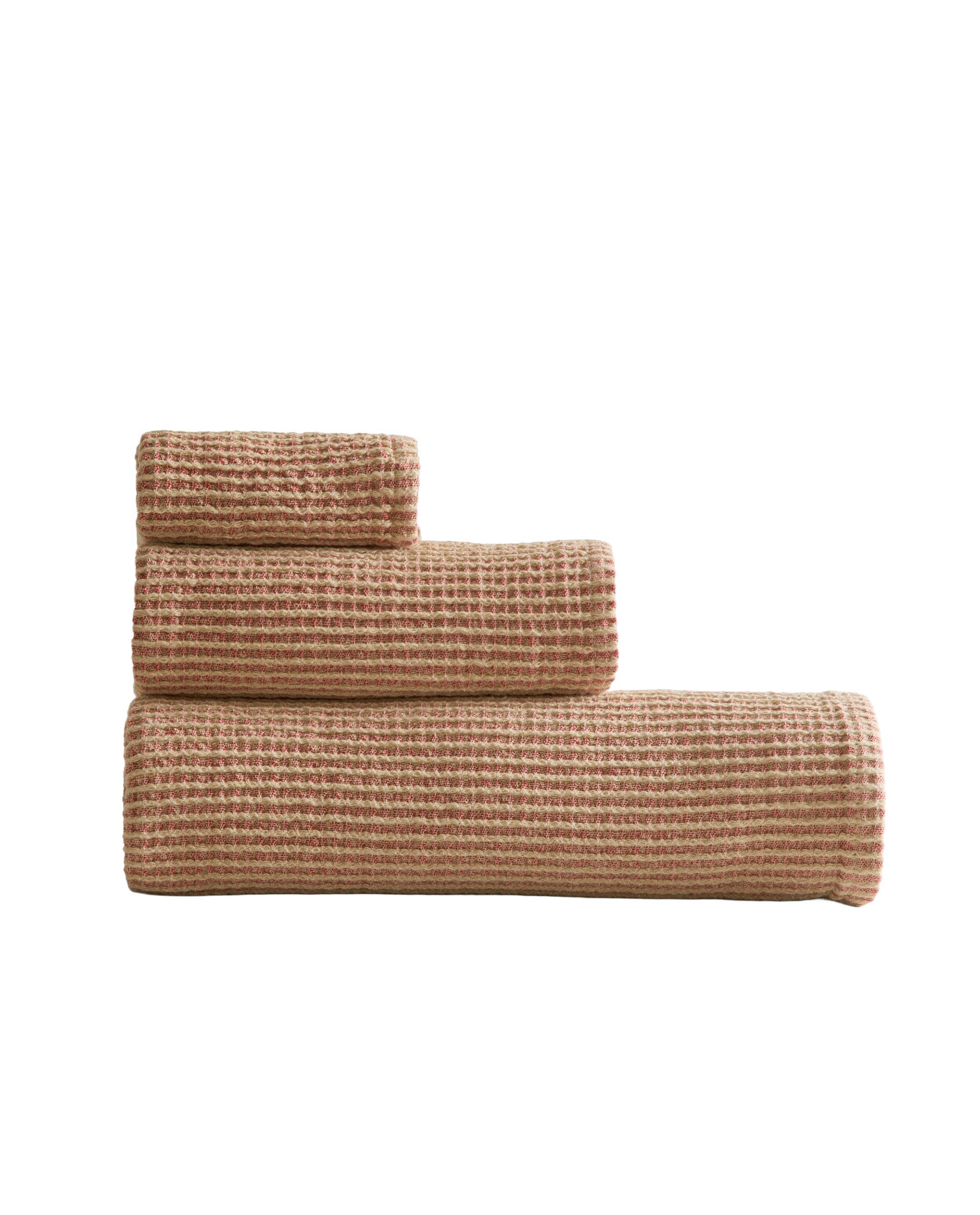 COLOURED WAFFLE-KNIT BATH TOWEL product thumbnail 2