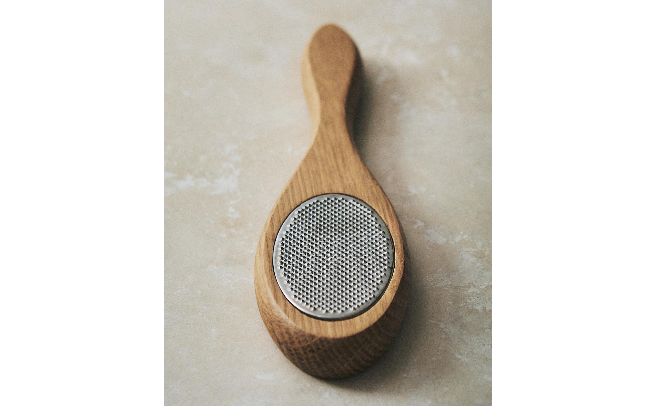 FOOT EXFOLIATOR WITH WOODEN HANDLE product thumbnail 9