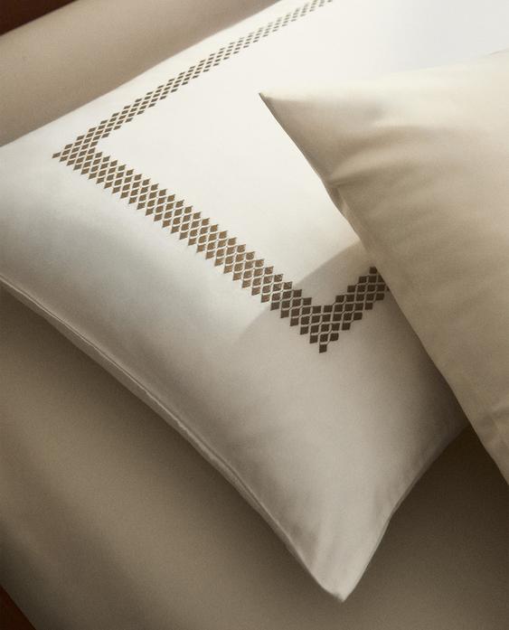 GEOMETRIC EMBROIDERED SATEEN PILLOWCASE
