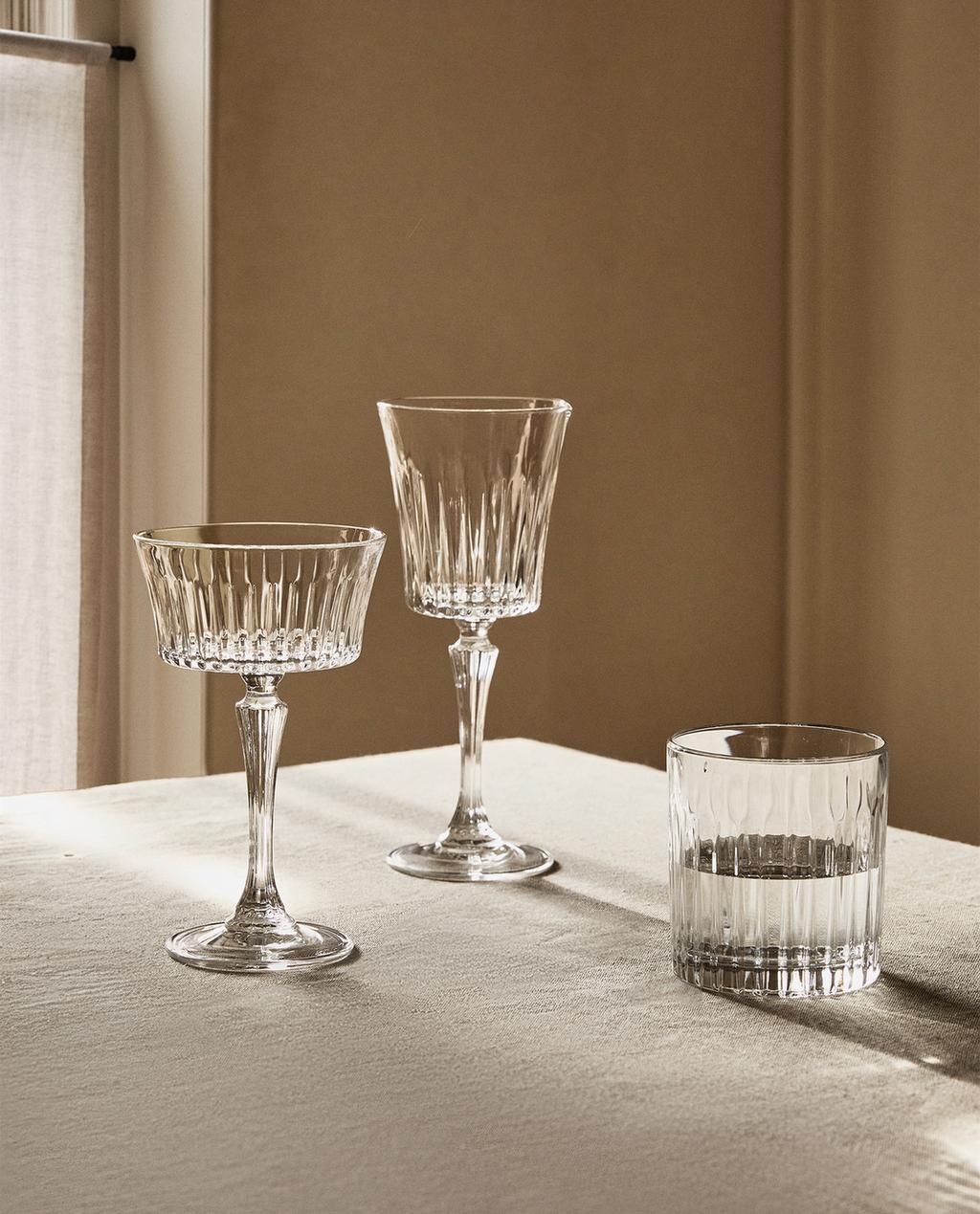 RAISED DESIGN GLASSWARE SET