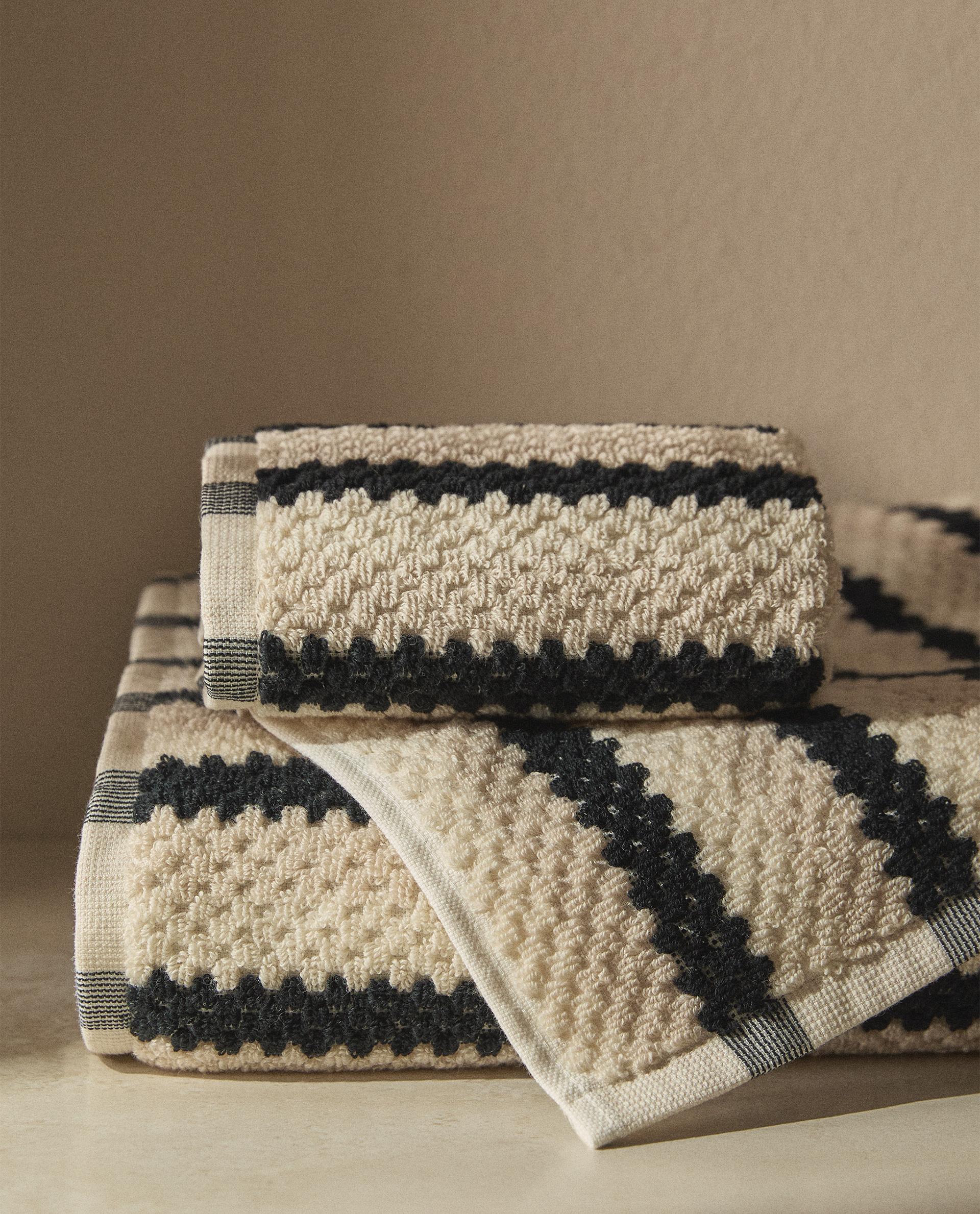 GEOMETRIC JACQUARD BATH TOWEL | Zara Home United States of