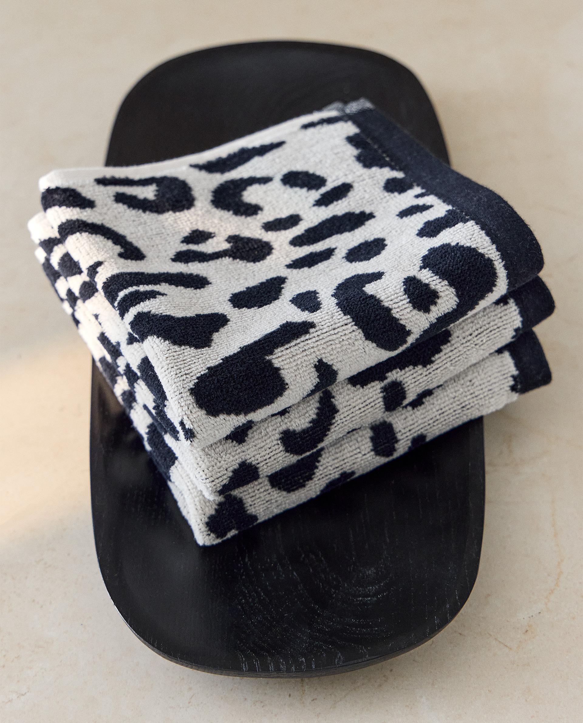 PACK OF ANIMAL PRINT VELOUR HAND TOWELS (PACK OF 3) product thumbnail 5