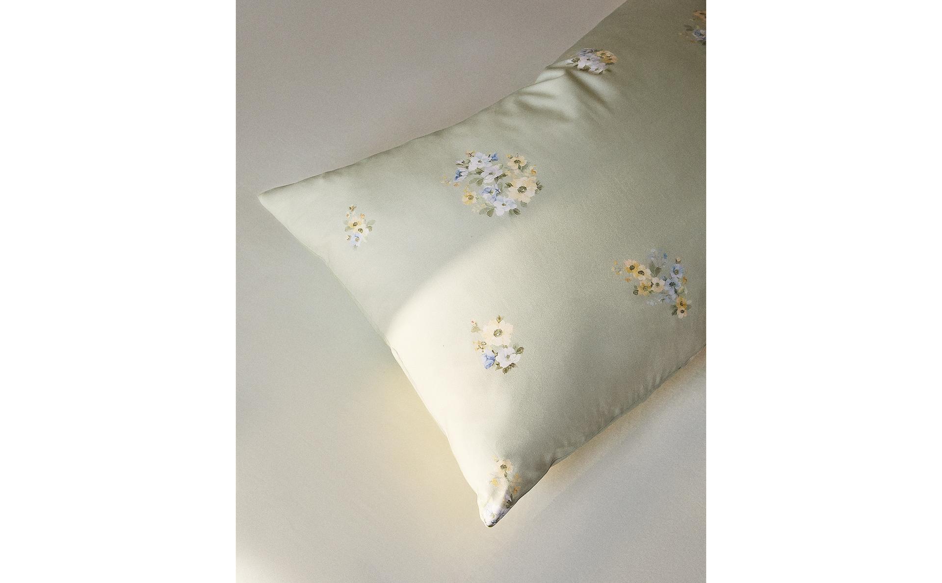 TAIE D’OREILLER SATIN FLEURS SAUVAGES TAIE D’OREILLER SATIN FLEURS SAUVAGES