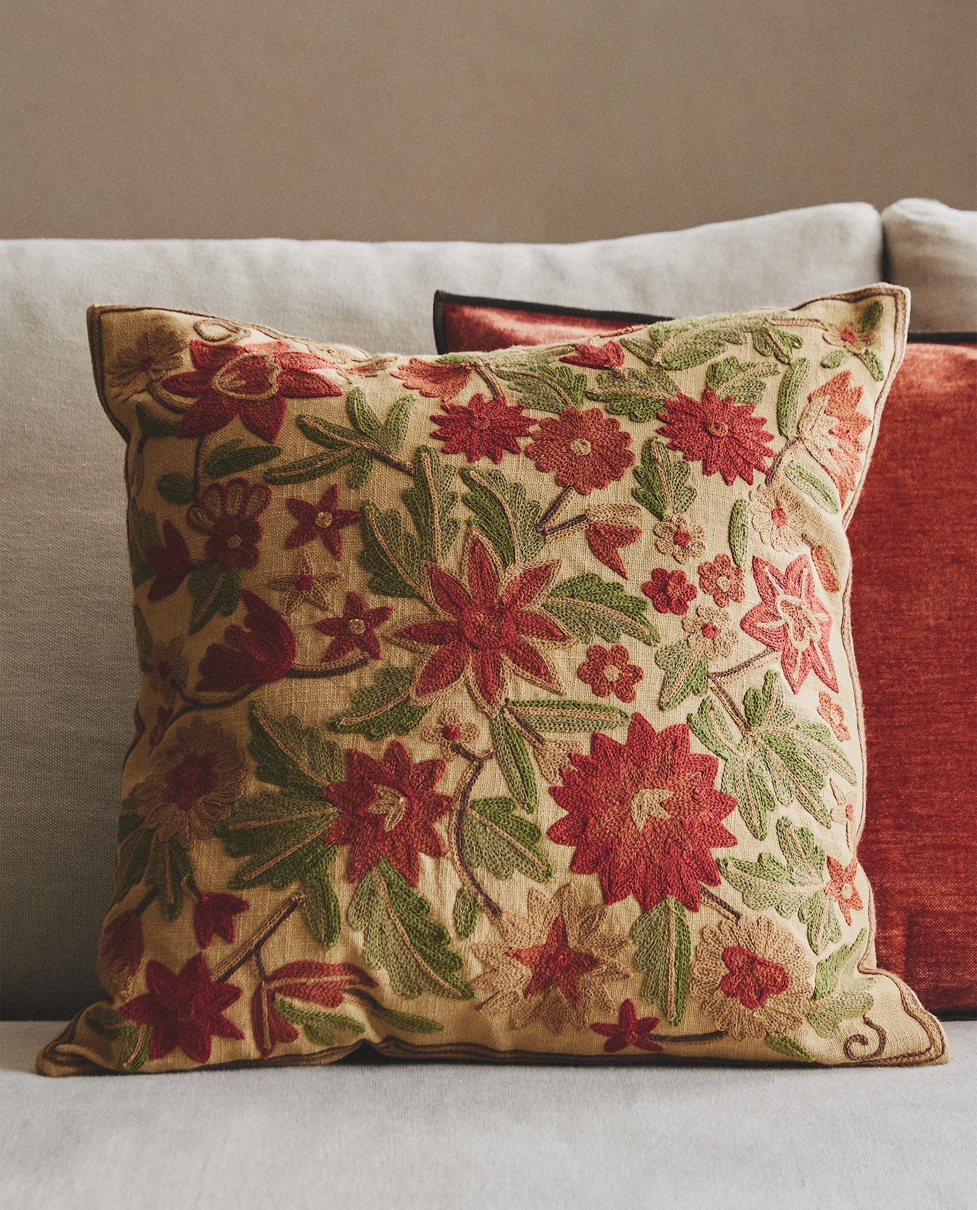 【新品】ZARA  ザラホーム デコ刺繍クッションカバー セット 新品】ZARA HOME ザラホーム デコ刺繍クッションカバー セット