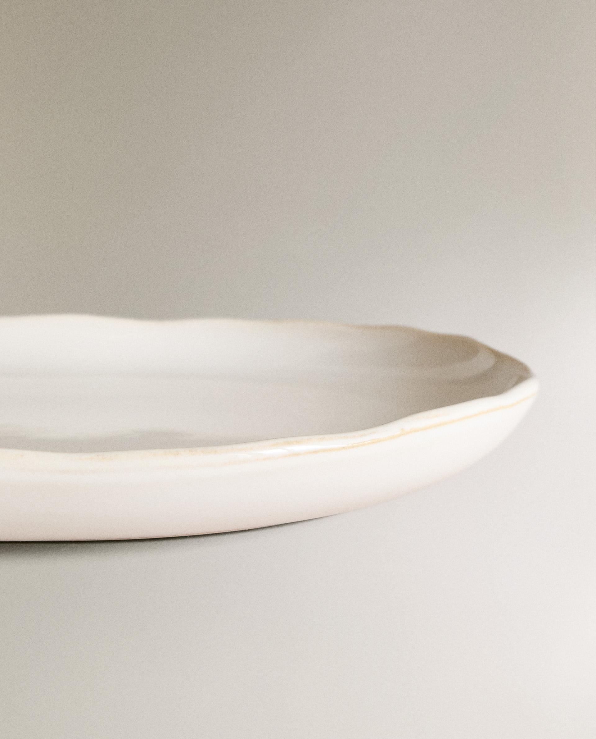 STONEWARE SERVING DISH WITH CONTRAST RIM