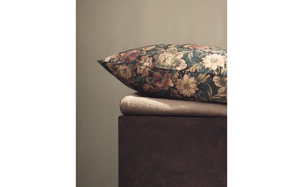 FRONHA DE TRAVESSEIRO COM ESTAMPADO DE FLOR