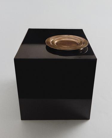 LACQUERED SIDE TABLE I COLIN KING