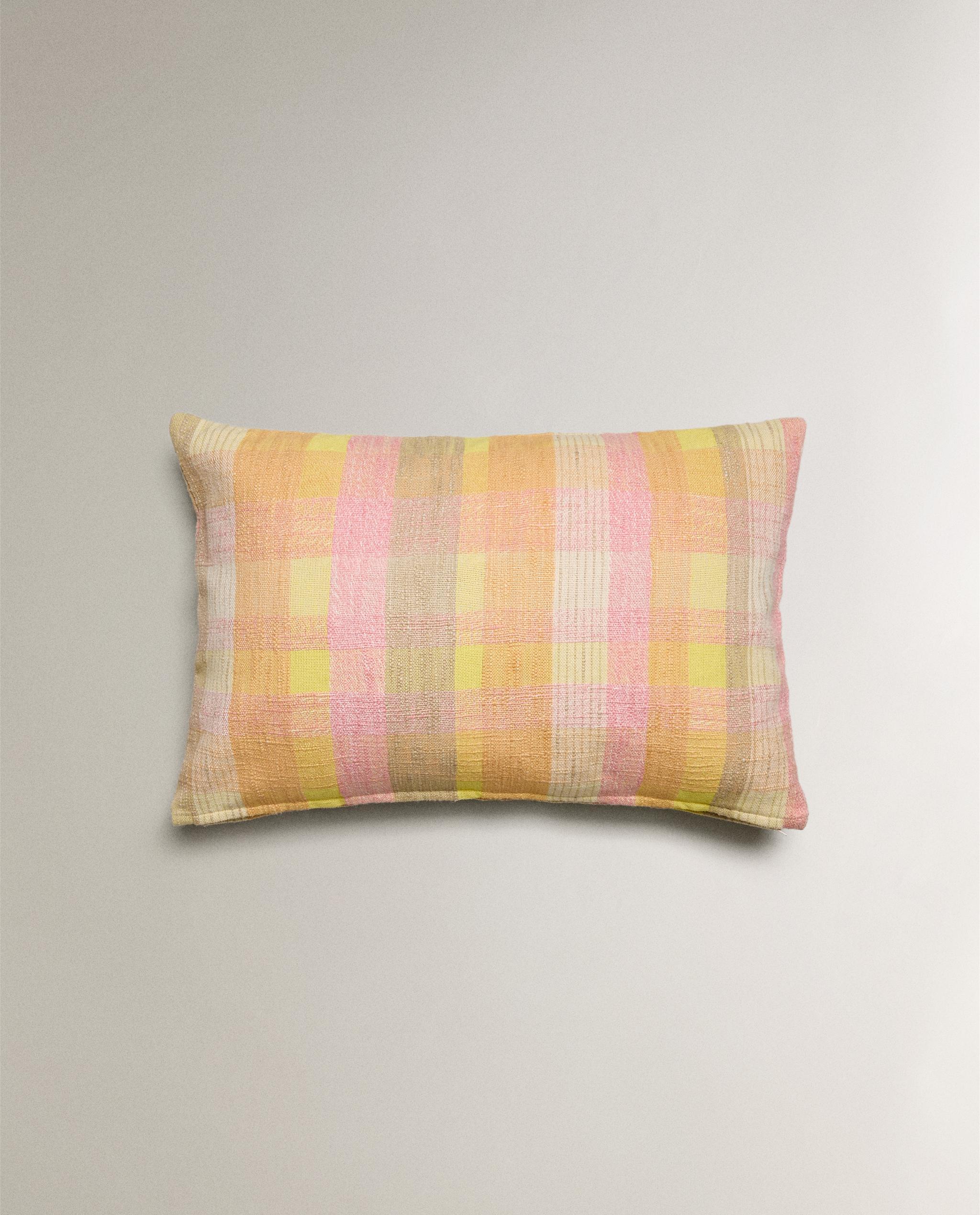 クッションカバー ZARAHOME  Cushion Cover LINEN CUSHION COVER WITH TOPSTITCHING | Zara Home United Kingdom