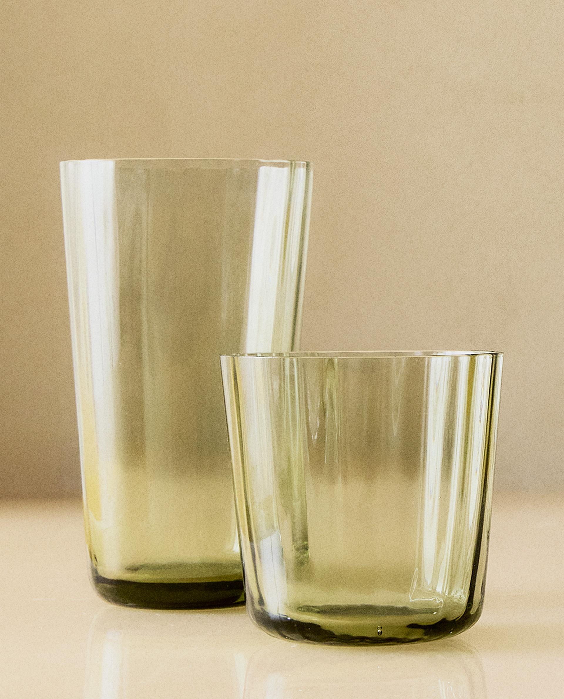 GLASSWARE SET WITH LINES