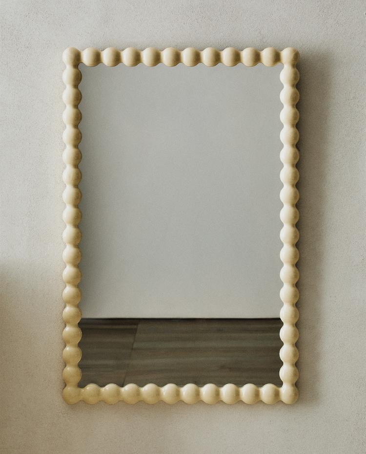 RECTANGULAR WALL MIRROR WITH WOODEN FRAME RECTANGULAR WALL MIRROR WITH WOODEN FRAME