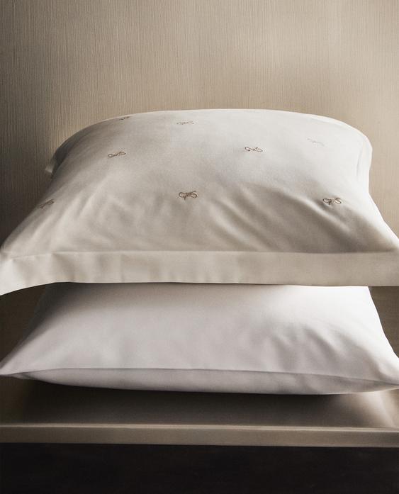 COTTON SATEEN PILLOWCASE WITH BOWS (300 THREAD COUNT)