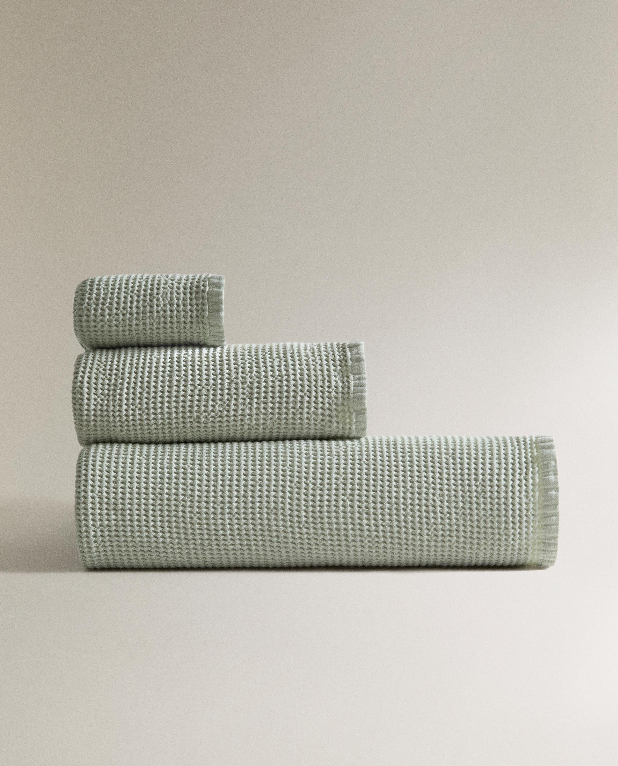 TEXTURED WAFFLE-KNIT BATH TOWEL product thumbnail 18