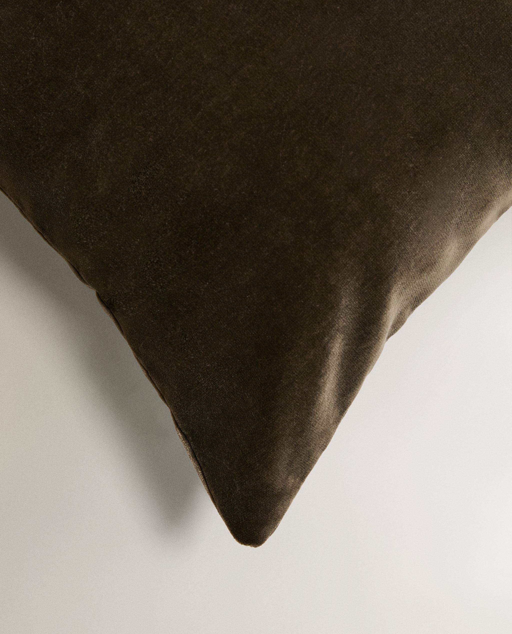 VELVET CUSHION COVER product thumbnail 5