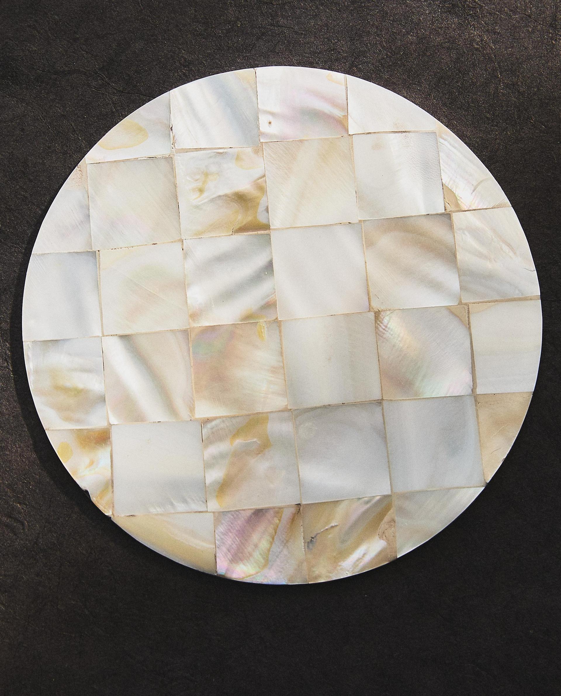 PACK OF MOTHER-OF-PEARL COASTERS (PACK OF 4) PACK OF MOTHER-OF-PEARL COASTERS (PACK OF 4)