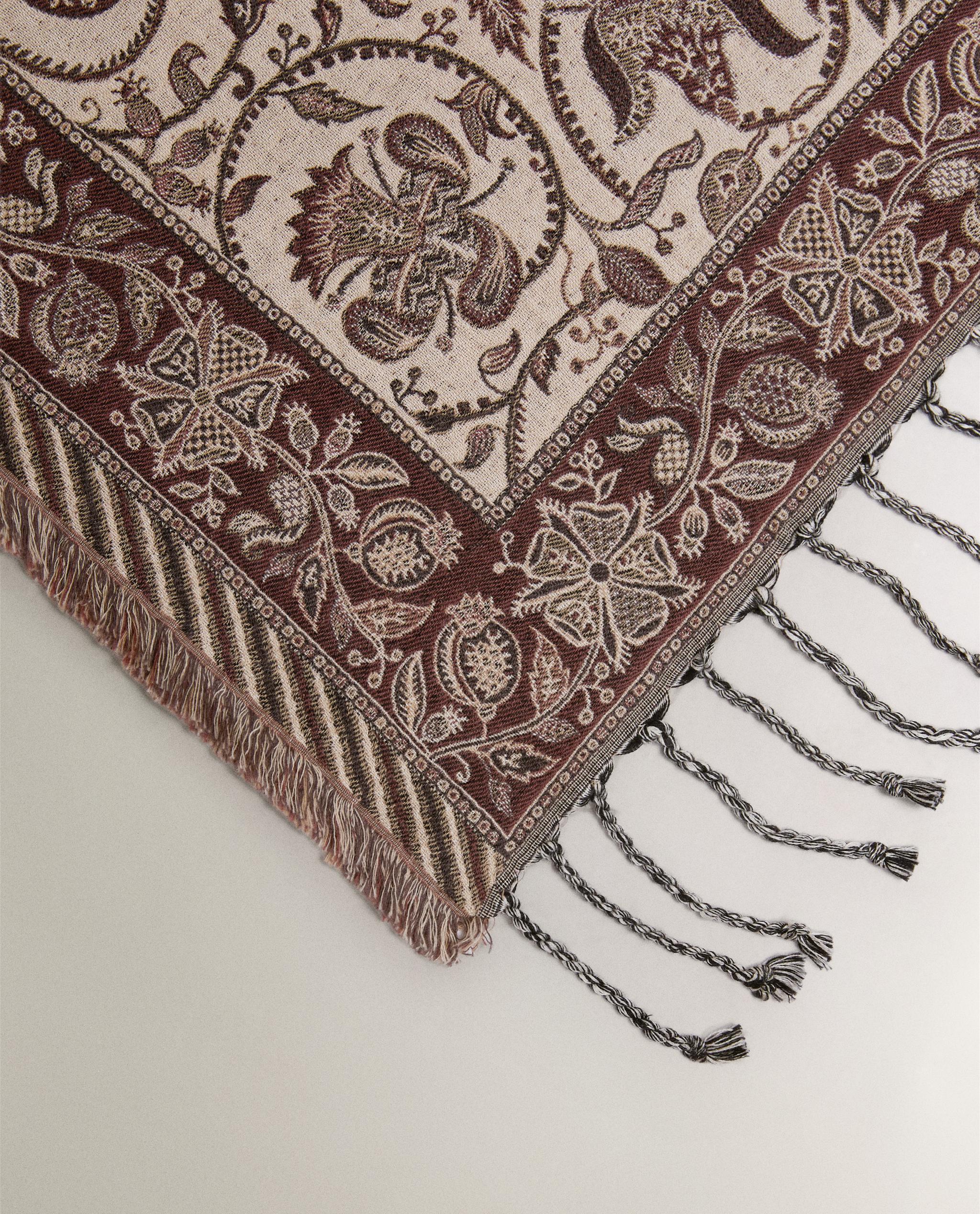FLORAL JACQUARD THROW product thumbnail 3