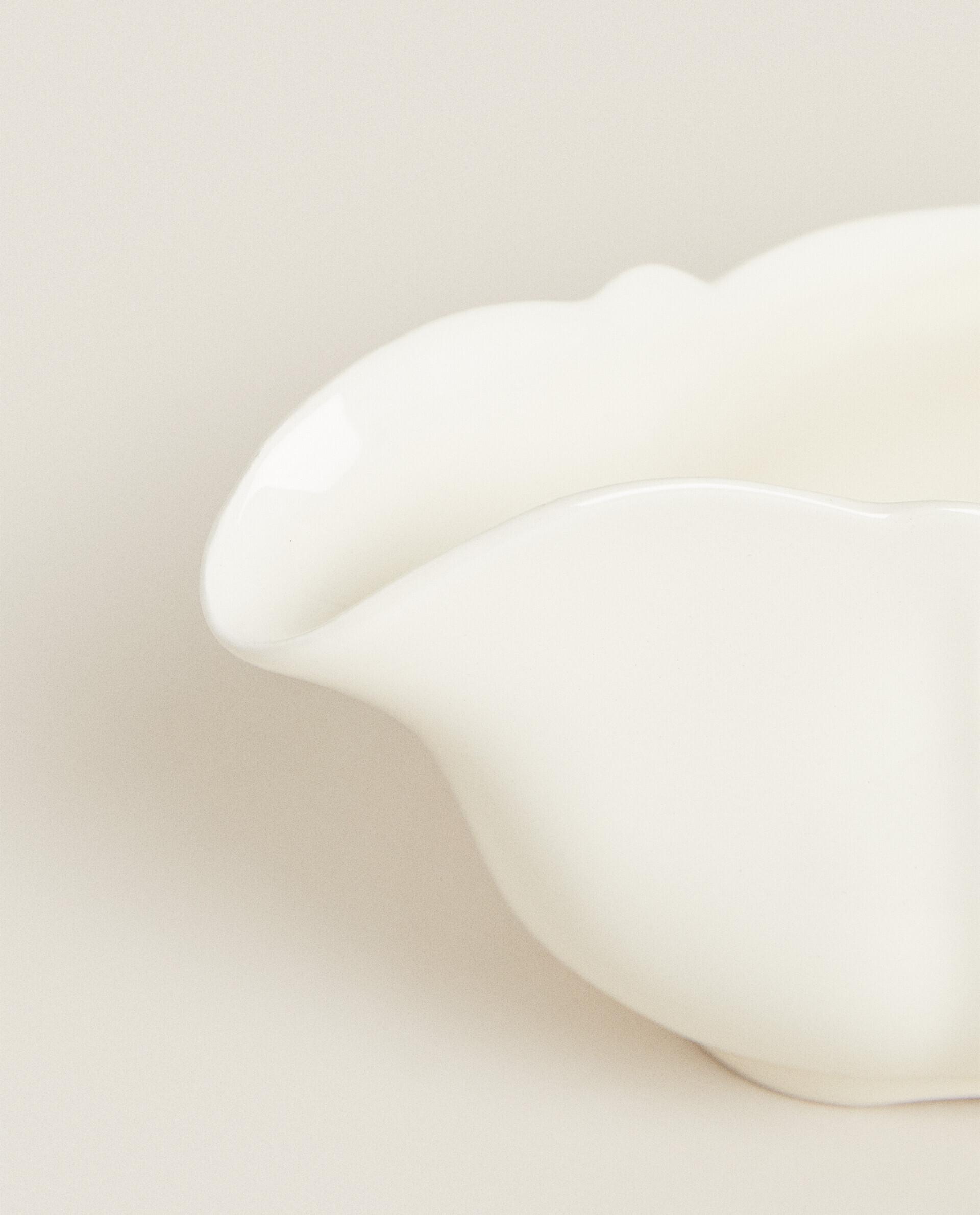 EARTHENWARE GRAVY BOAT WITH RAISED-EDGE DETAIL product thumbnail 16