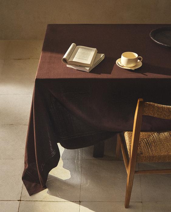 TOALHA DE MESA DE ALGODÃO COM ELEMENTO DECORATIVO