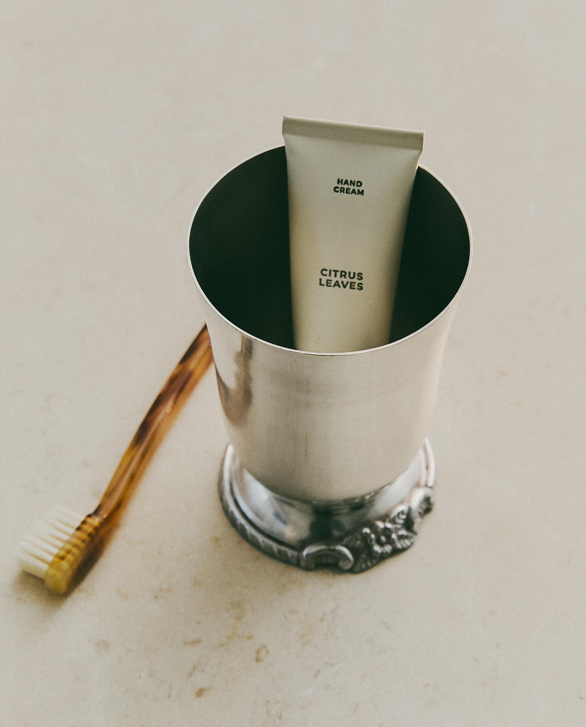 METAL TOOTHBRUSH TUMBLER