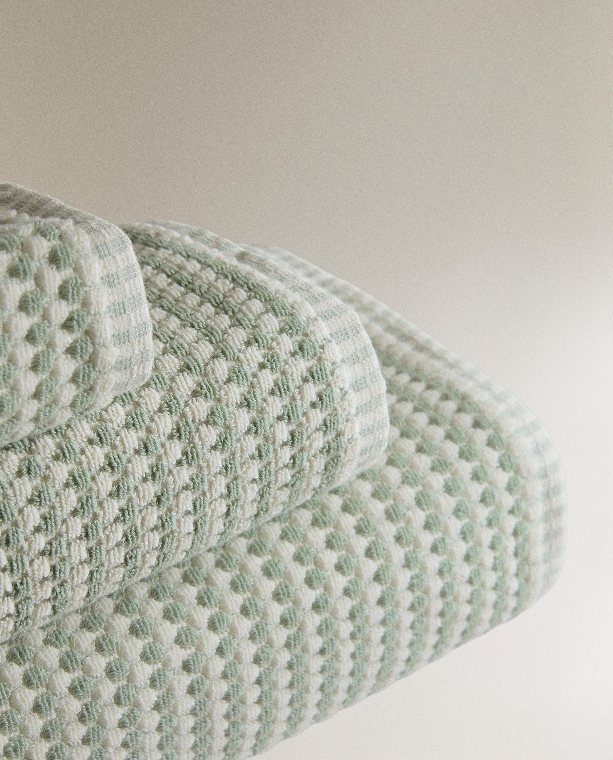 TEXTURED COTTON BATH TOWEL product thumbnail 4
