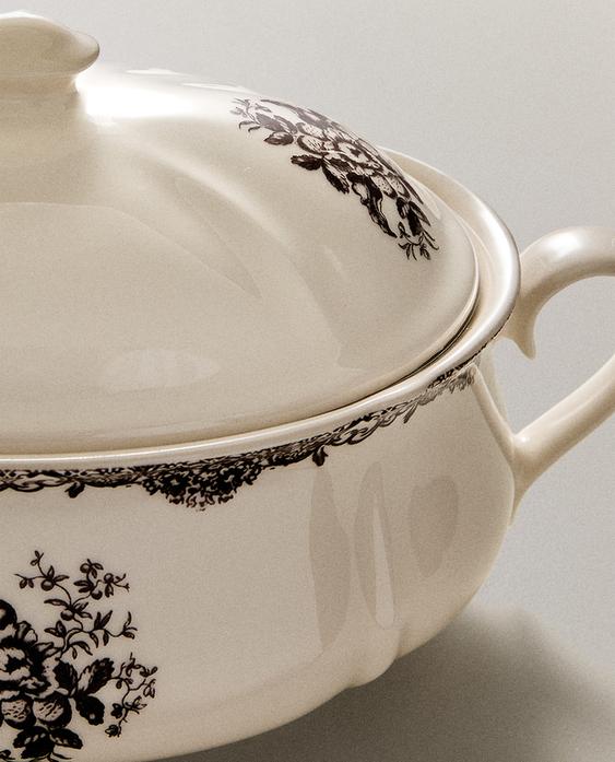 FLORAL EARTHENWARE SERVING TUREEN FLORAL EARTHENWARE SERVING TUREEN