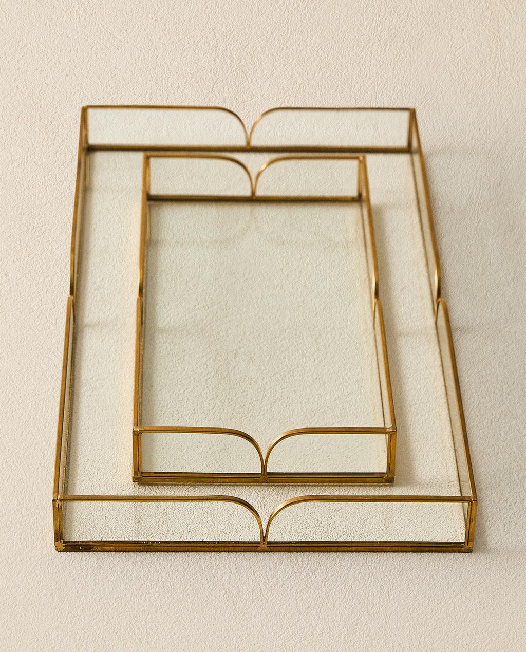 מגש מזכוכית ומתכת