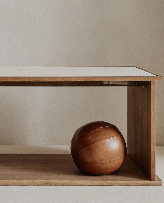 ÚLOŽNÁ JEDNOTKA Z DUBOVÉHO DREVA S KOŽOU