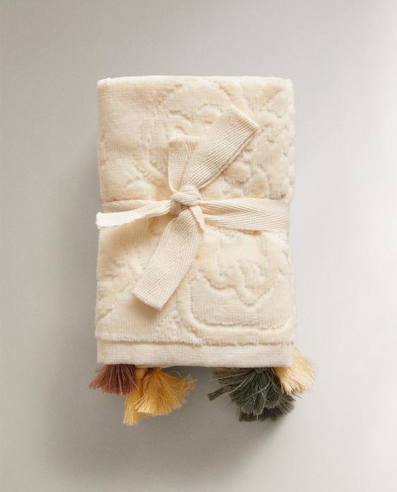 طقم مناشف يد بشُرّابات (طقم من 3 قطع)