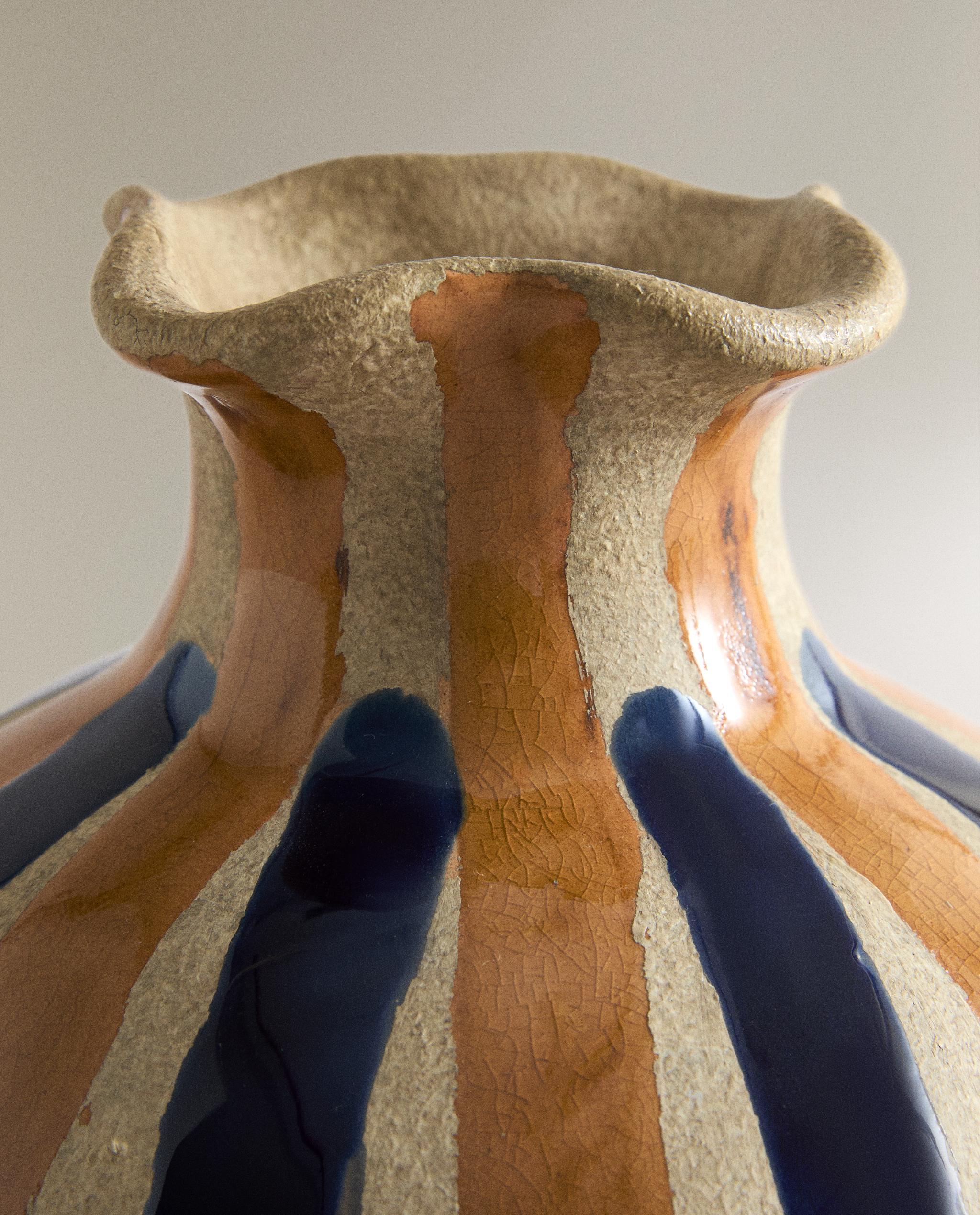 DECORATIVE ROUND CERAMIC VASE product thumbnail 6