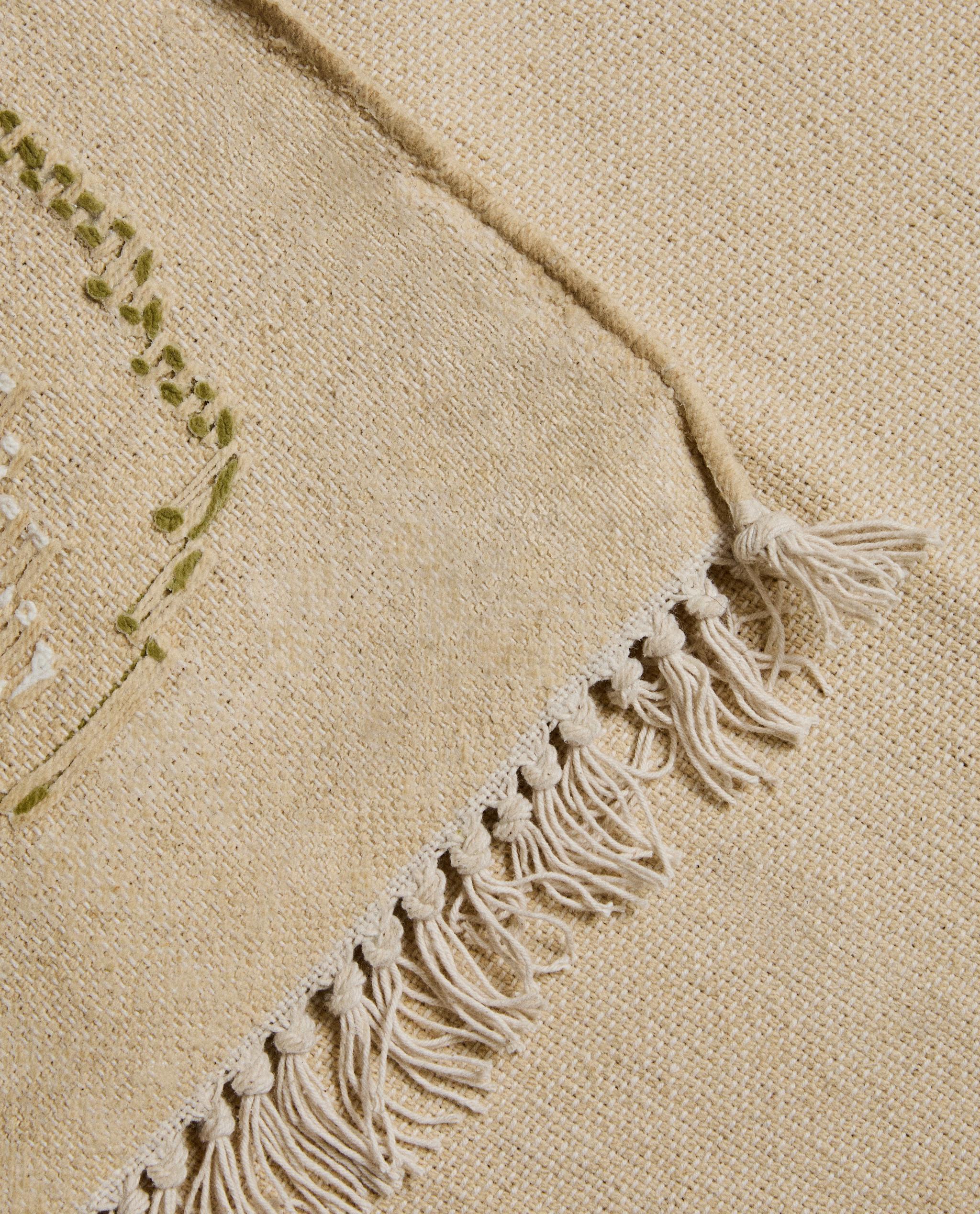 FLORAL JACQUARD RUG product thumbnail 2
