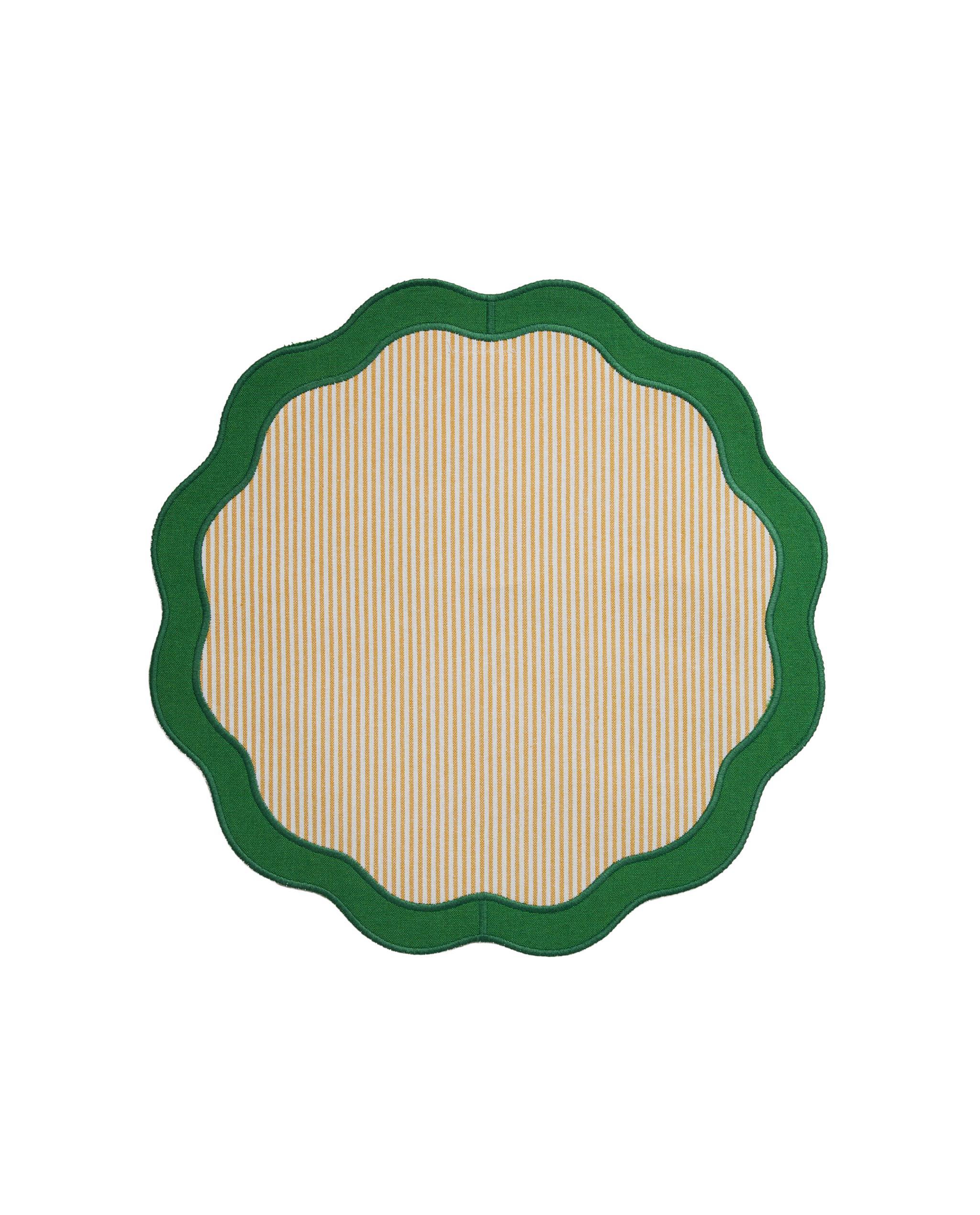STRIPED PLACEMAT WITH SCALLOPED EDGE product thumbnail 2