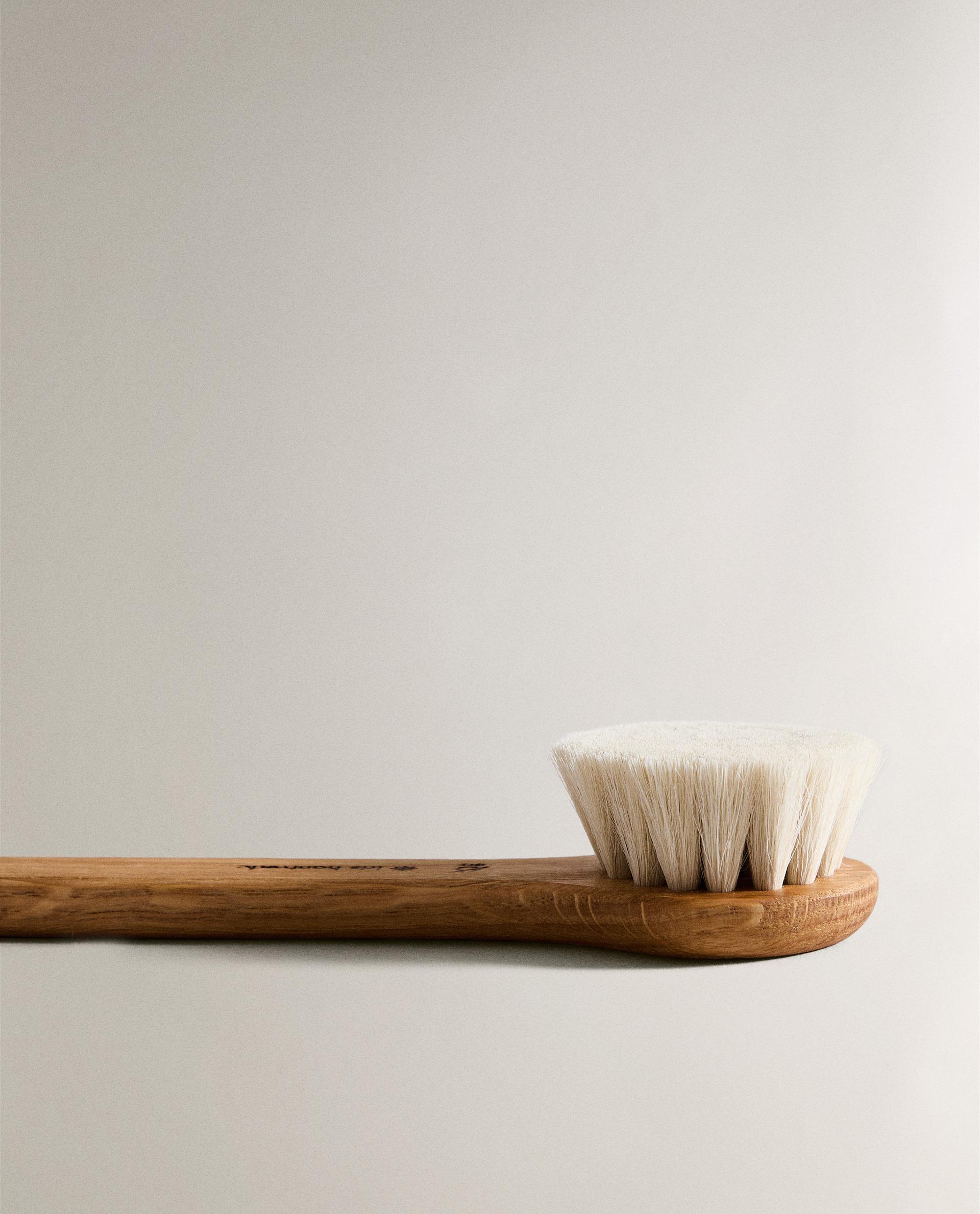 IRIS HANTVERK FACE BRUSH product thumbnail 3