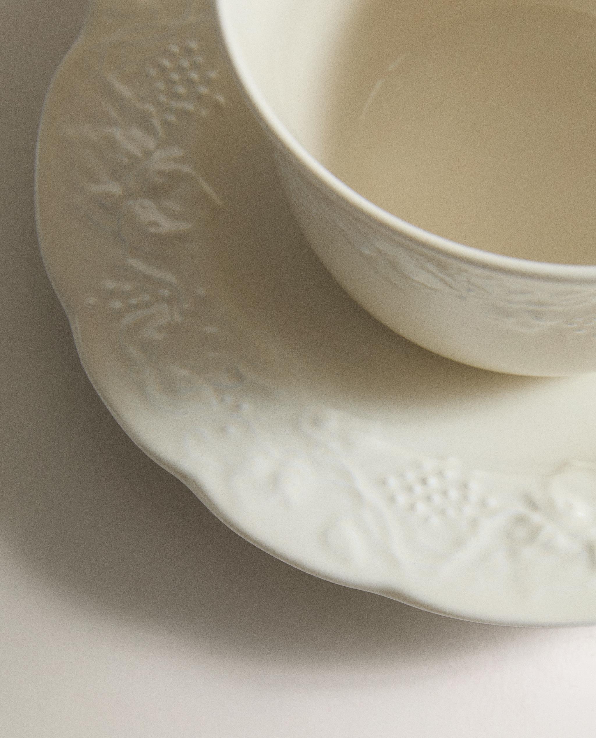 GRAPE PORCELAIN TEACUP AND SAUCER product thumbnail 5