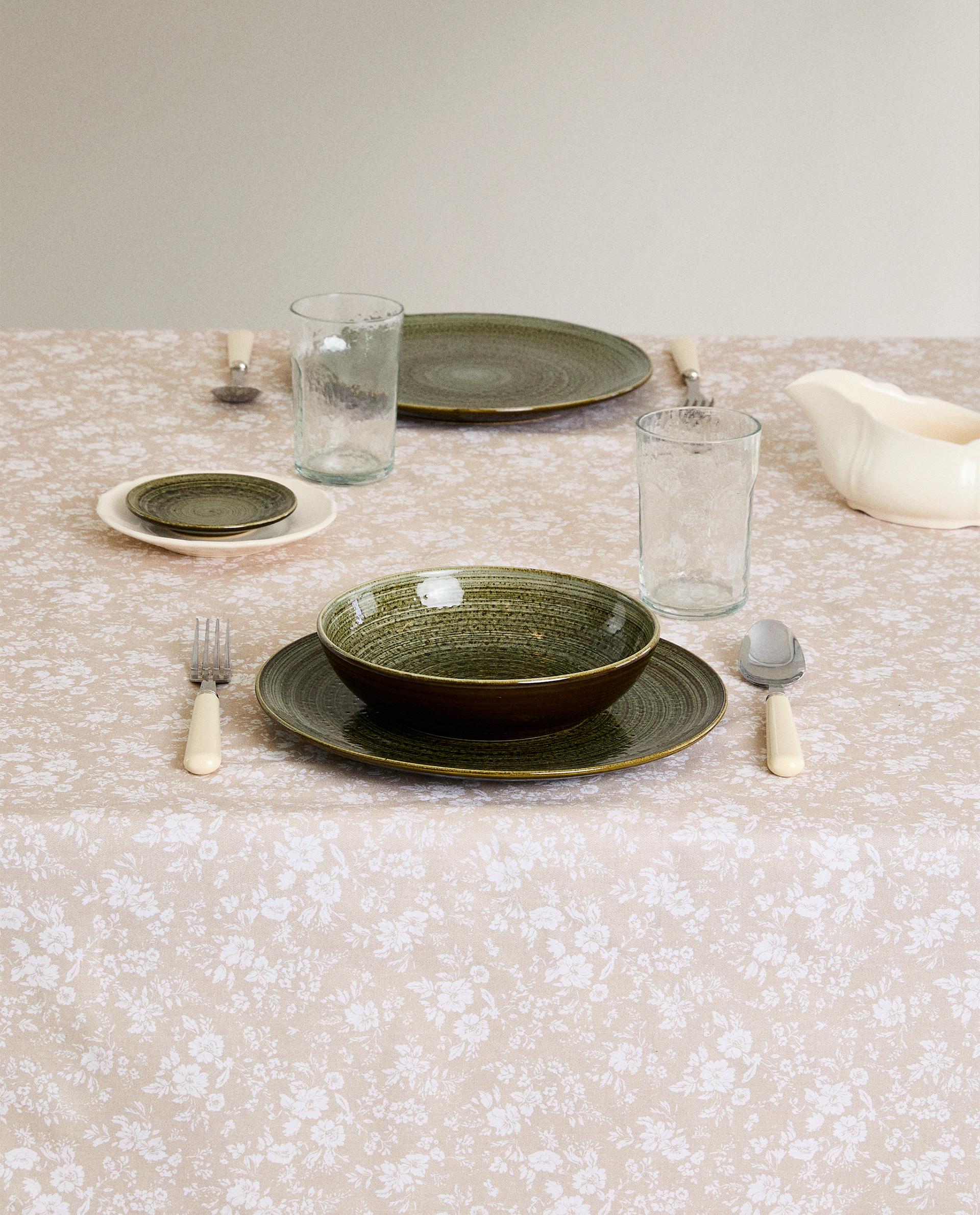 RESIN FLORAL PRINT TABLECLOTH