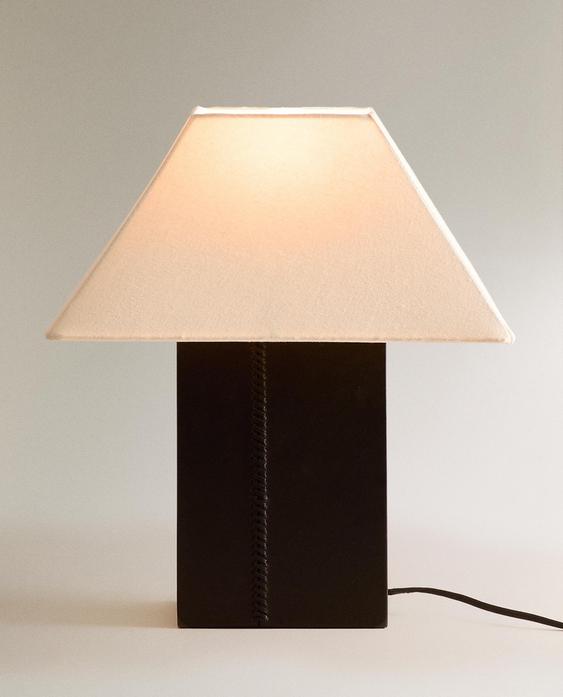 ABAJUR DE MESA EM COURO