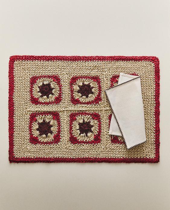 COLOURED CROCHET PLACEMAT
