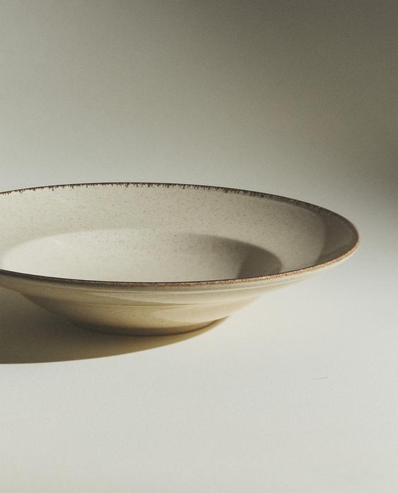 PORCELAIN PASTA PLATE WITH ANTIQUE FINISH RIM