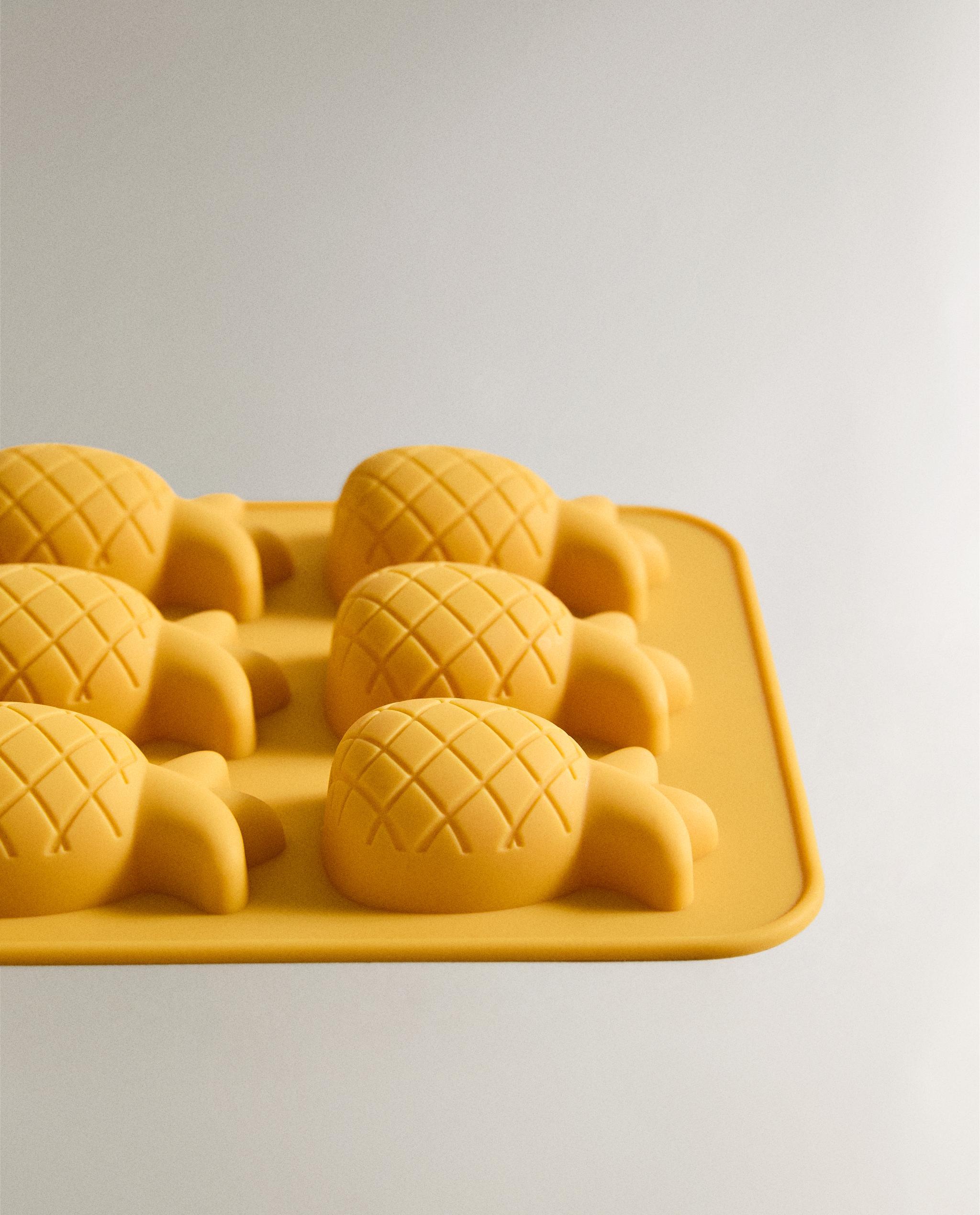 SILICONE PINEAPPLE ICE BUCKET TRAY 12 ICE CUBES product thumbnail 3