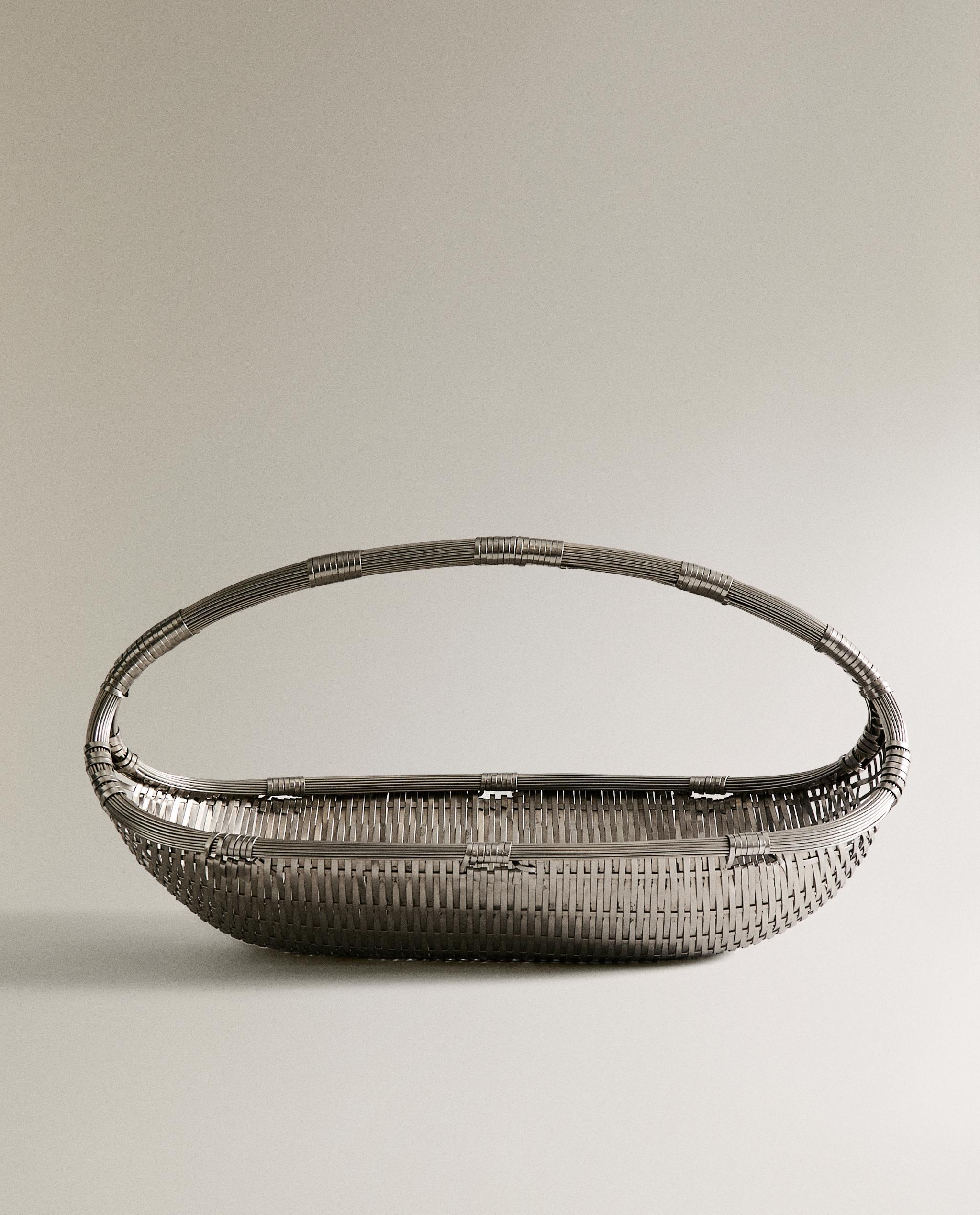 ぺんぎん WOVEN METAL BASKET LOW I COLIN KING | Zara Home Canada