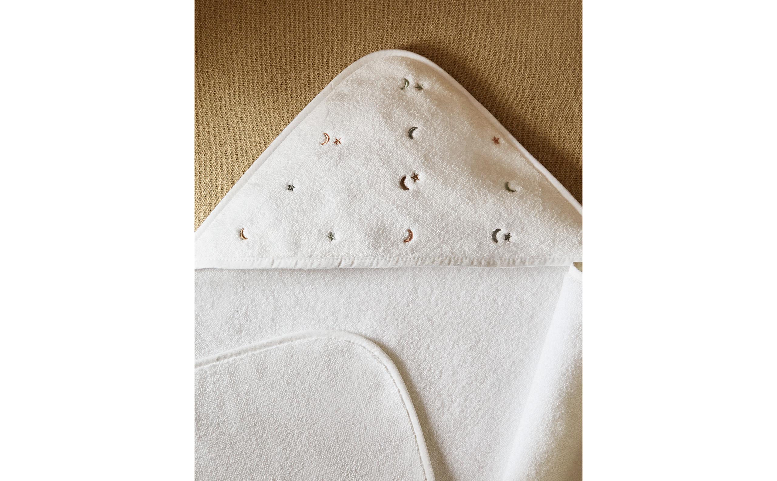 MOON AND STAR HOODED BABY TOWEL product thumbnail 3