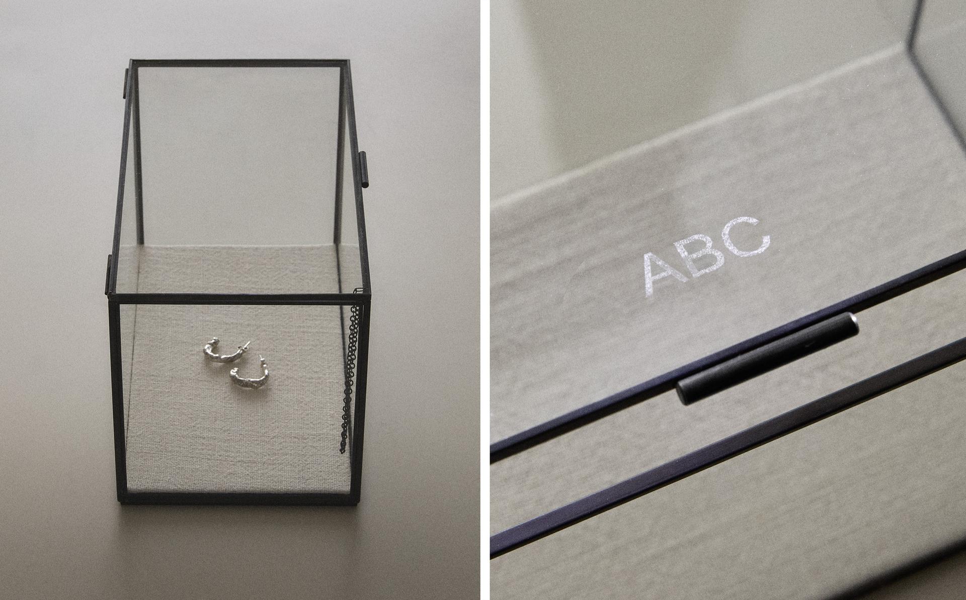 JEWELLERY BOX WITH BLACK METAL BORDER JEWELLERY BOX WITH BLACK METAL BORDER