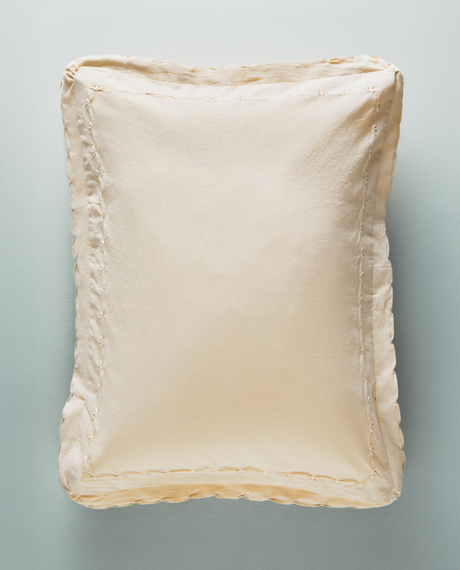 クッションカバー ZARAHOME  Cushion Cover EMBROIDERED CUSHION COVER | Zara Home 日本/Japan