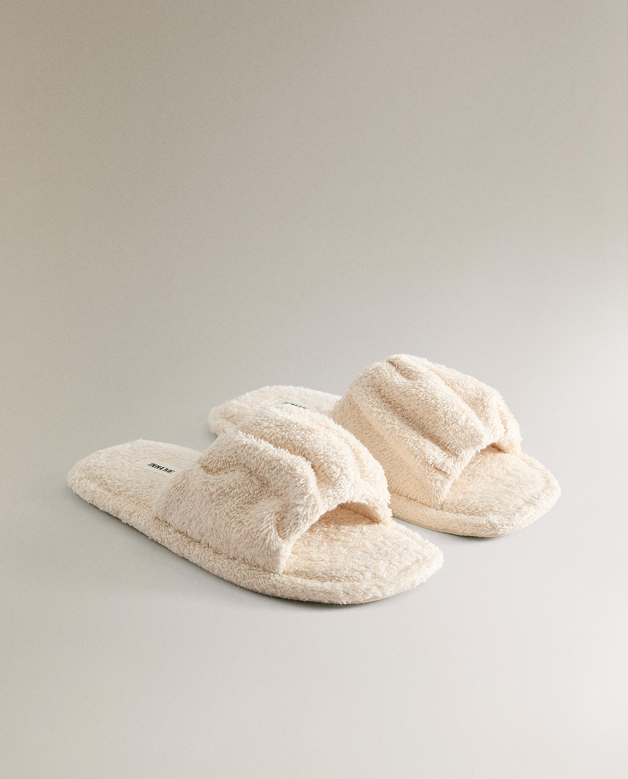 PLEATED TERRY BATHROOM SLIDERS product thumbnail 6