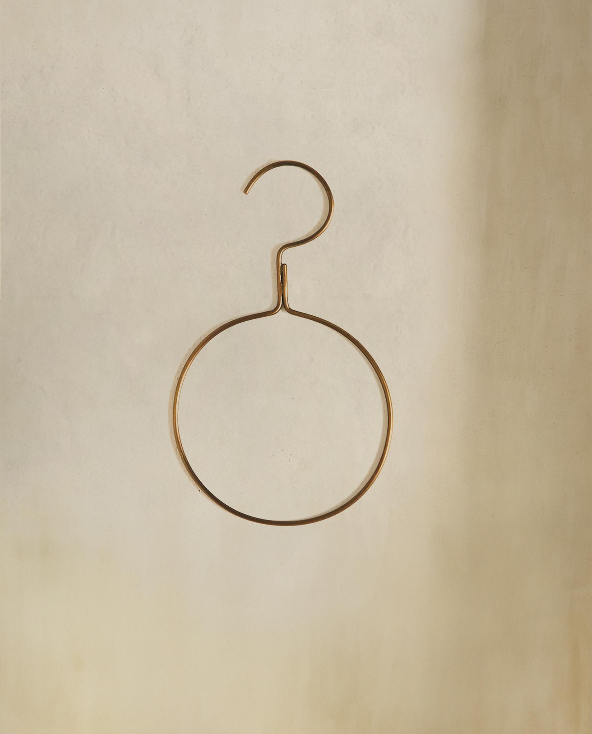 ROUND METAL HANGER